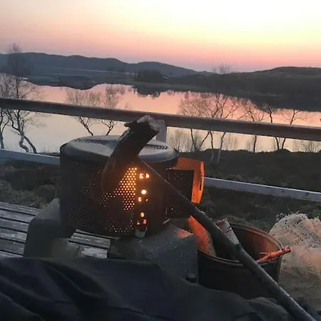Flott Og Naust Med Beliggenhet Ved Vannet! Sandsletta