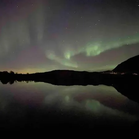Flott I Lofoten Med Nydelig Beliggenhet Ved Vannet Sandsletta
