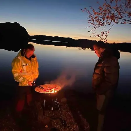 Lofoten Med Nydelig Beliggenhet Ved Vannet