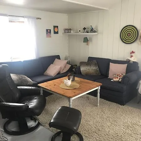 Flott Og Naust Med Beliggenhet Ved Vannet! Holiday home *