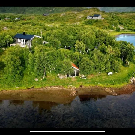 Ferienhaus Flott I Lofoten Med Nydelig Beliggenhet Ved Vannet