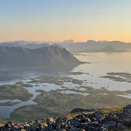 Flott Og Naust Med Beliggenhet Ved Vannet! Ferienhaus *