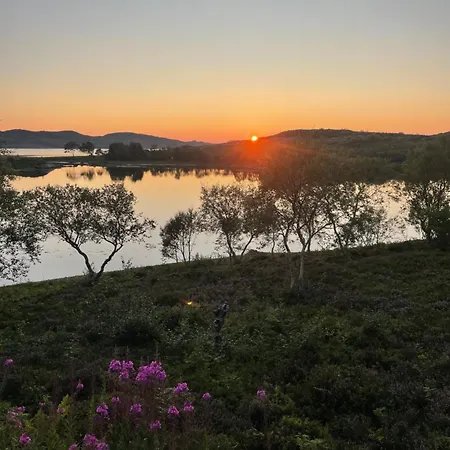 Hébergement de vacances Flott I Lofoten Med Nydelig Beliggenhet Ved Vannet Sandsletta