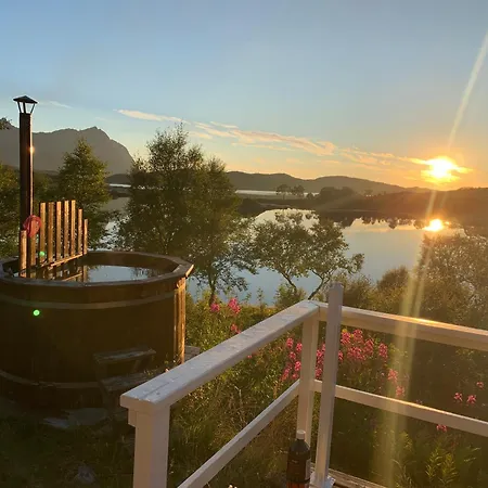 Flott I Lofoten Med Nydelig Beliggenhet Ved Vannet *