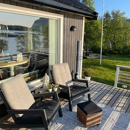 Flott Og Naust Med Beliggenhet Ved Vannet! * Sandsletta