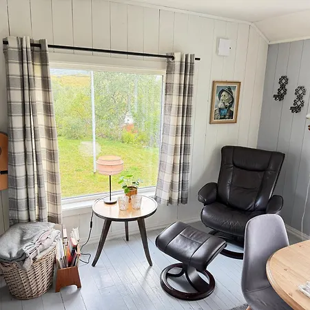 Дом отдыха Lofoten Med Nydelig Beliggenhet Ved Vannet Sandsletta