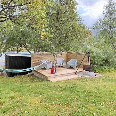 Flott I Lofoten Med Nydelig Beliggenhet Ved Vannet Sandsletta