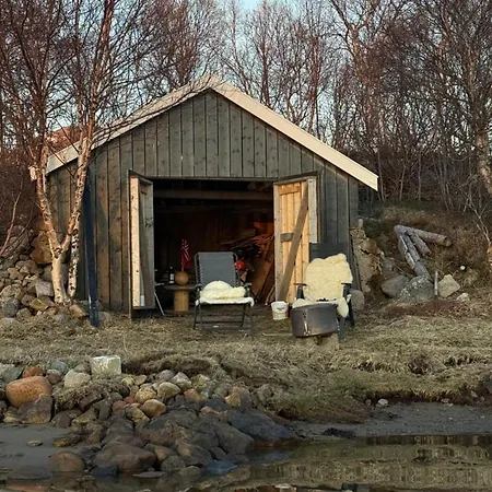 Flott I Lofoten Med Nydelig Beliggenhet Ved Vannet *