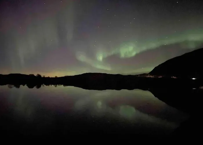 Flott Og Naust Med Beliggenhet Ved Vannet! Sandsletta