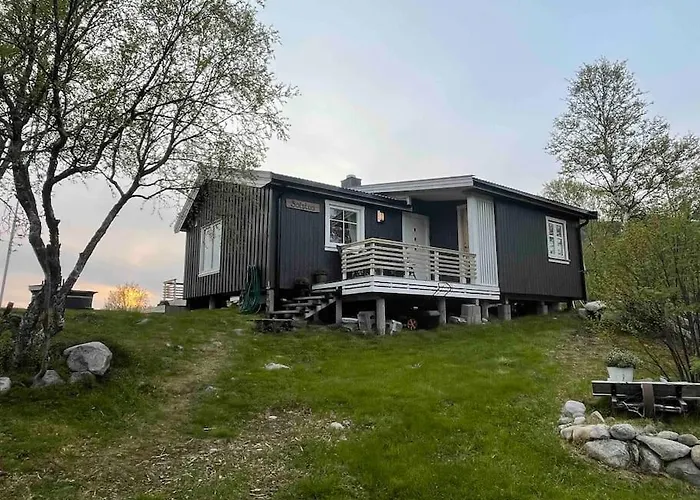 Flott Og Naust Med Beliggenhet Ved Vannet! *