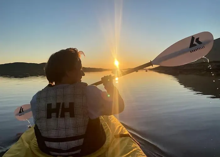 Flott Og Naust Med Beliggenhet Ved Vannet! Ferienhaus