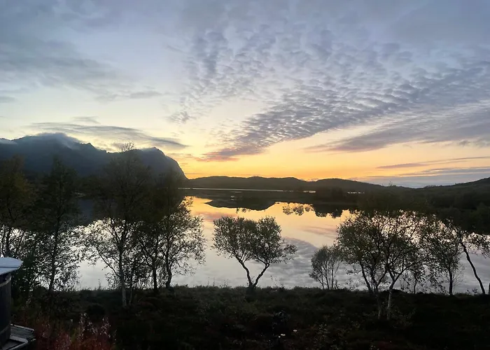 Flott Og Naust Med Beliggenhet Ved Vannet! * Sandsletta