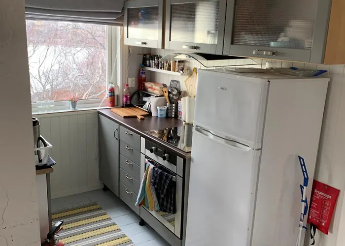 Flott Og Naust Med Beliggenhet Ved Vannet! * Sandsletta