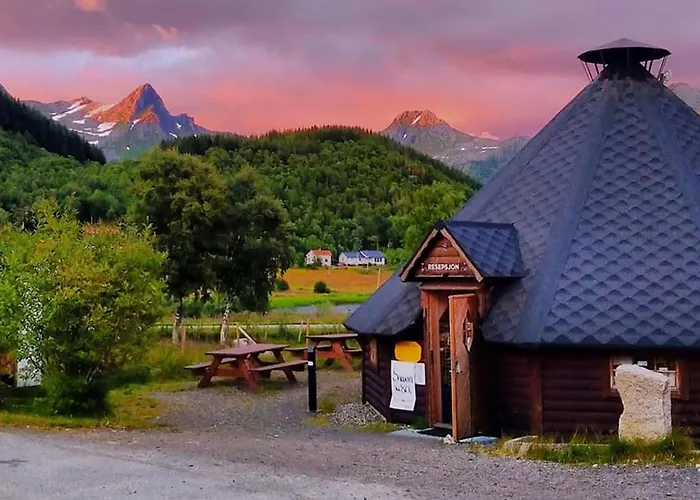 Ferienhaus Flott Og Naust Med Beliggenhet Ved Vannet! *